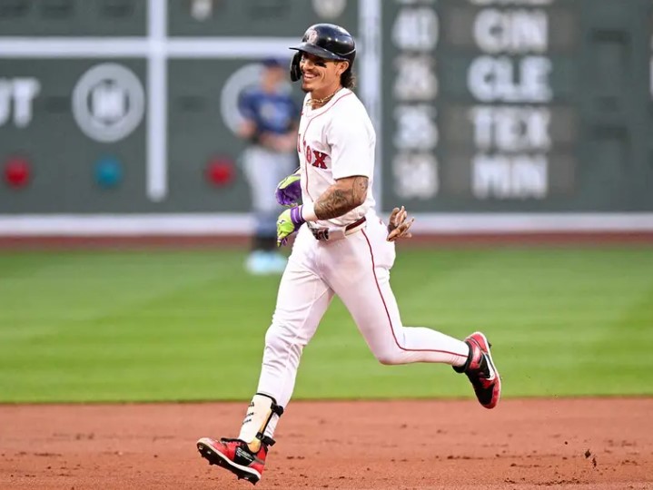 Mexicanos Mayer y Durán sellan triunfo de Boston con jonrones clave
