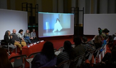 Performance "Arrastrando un cuerpo" revive su carga simbólica y política en conversatorio de Ex Teresa