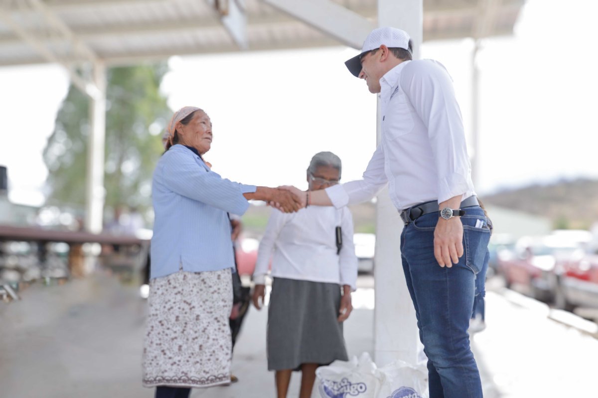 Entregan apoyos alimenticios a familias indígenas de la Sierra Tarahumara