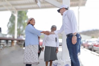 Entregan apoyos alimenticios a familias indígenas de la Sierra Tarahumara