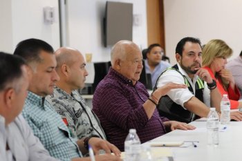 Gobierno de BCS impulsa diálogo para regular el transporte en Los Cabos