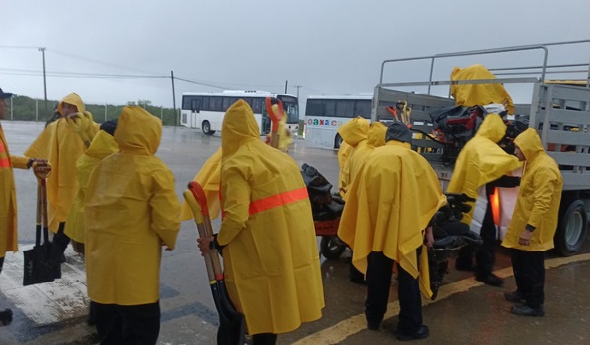 Plan Marina activa fase de auxilio por huracán Erick en Oaxaca y Guerrero