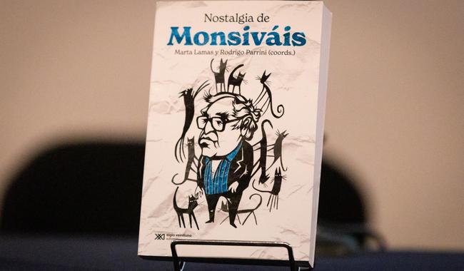 Rinden homenaje a Carlos Monsiváis con el libro 'Nostalgia de Monsiváis' en Bellas Artes