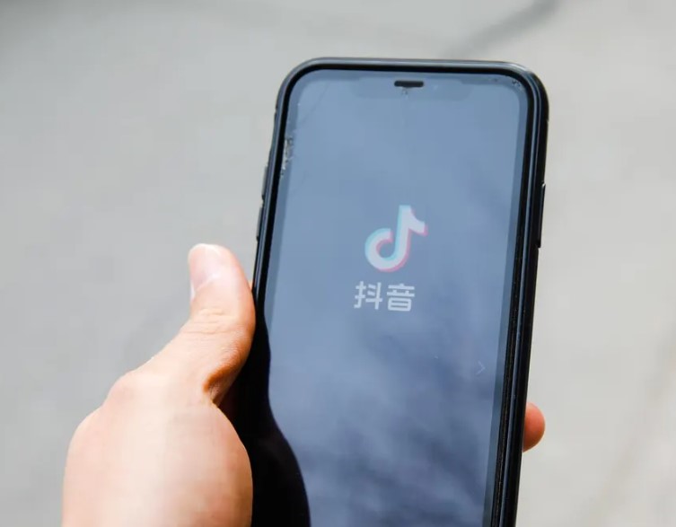 Trump extiende nuevamente el plazo para que TikTok sea vendida a capital estadounidense