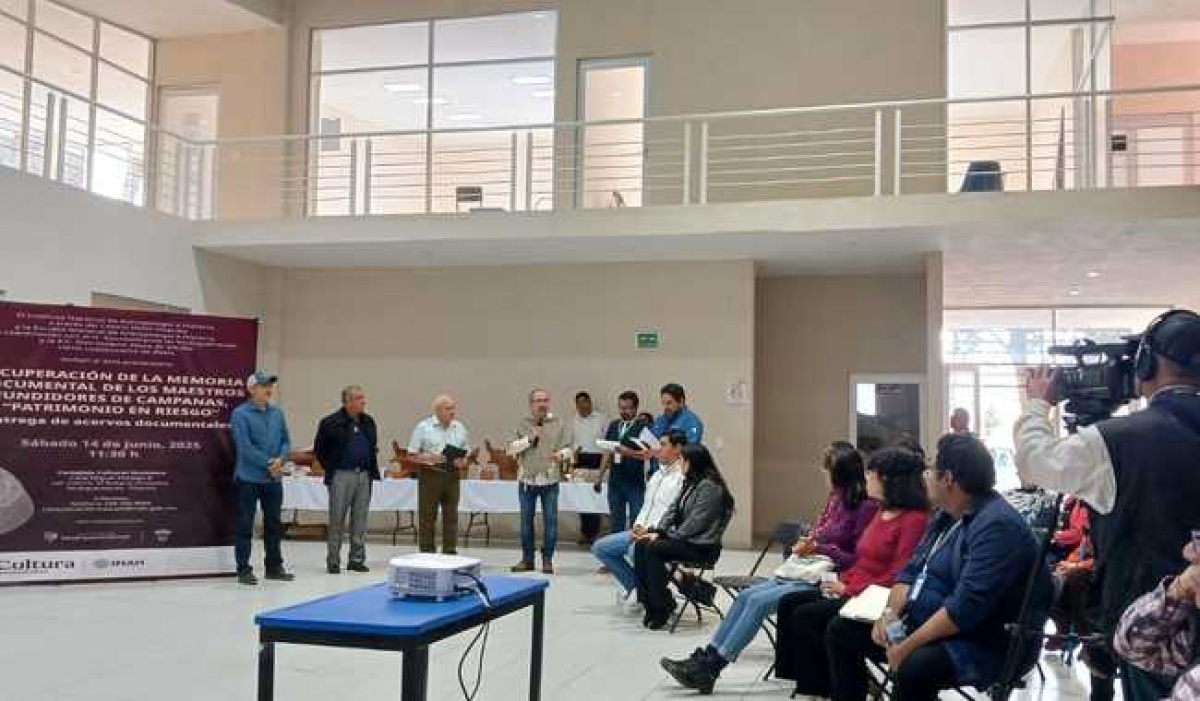 INAH Tlaxcala entrega memoria documental de los maestros fundidores de campanas