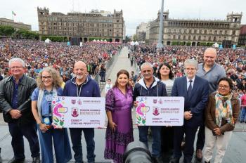 Clara Brugada entrega apoyo económico a personas de 57 a 59 años en Ciudad de México
