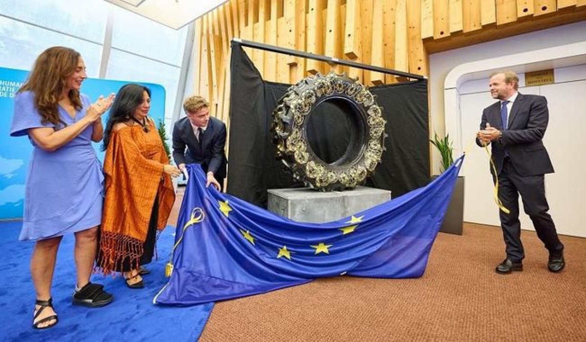 México celebra 25 años en el Consejo de Europa con obra de Betsabée Romero en Estrasburgo