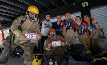 Rompió récord la 6ª Carrera Vertical en CDMX: 828 participantes subieron 75 pisos