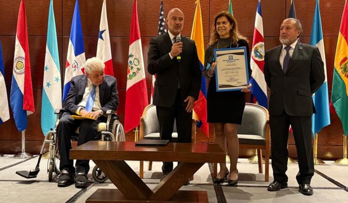 Jesús Esteva reconoce a ingenieros por su aporte al desarrollo de infraestructura en México