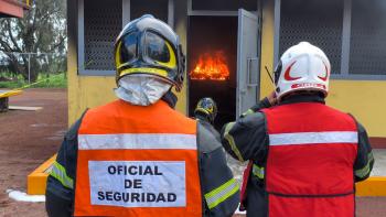Firman convenio Bomberos CDMX y Volvo para capacitarse en emergencias con baterías de litio