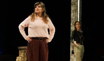 Por el mar: obra íntima sobre duelo, exilio y memoria se presenta en el Teatro El Granero