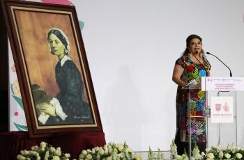 Clara Brugada impulsa formación en salud con graduación de enfermeros comunitarios