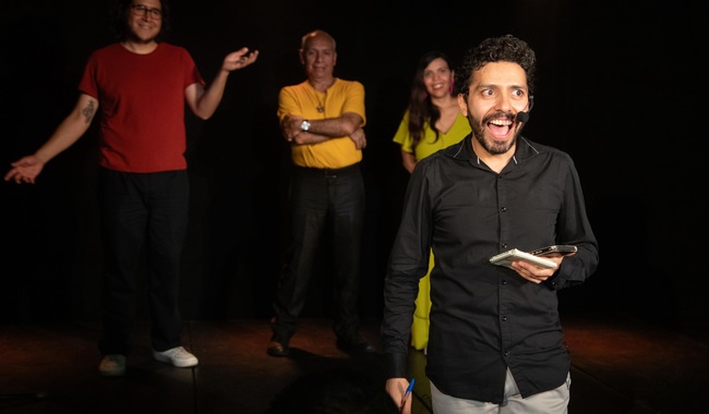Improcuentos en el Helénico: narradores compiten con humor, drama e improvisación