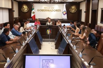 Gobernador de BCS respalda plan para regular avistamiento de orcas y proteger a pescadores