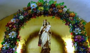Museo de El Carmen sorprende con flores hechas de PET en la Feria de las Flores 2025
