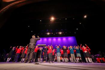 Más de 750 estudiantes protagonizan concierto 'Do Re Mi' en el Teatro de la Ciudad