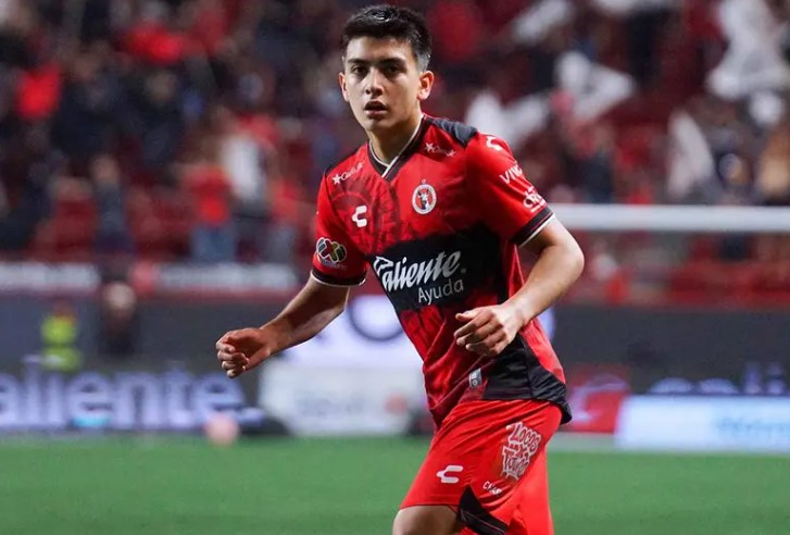 Gilberto Mora no puede jugar en Europa por restricciones de FIFA a menores de edad