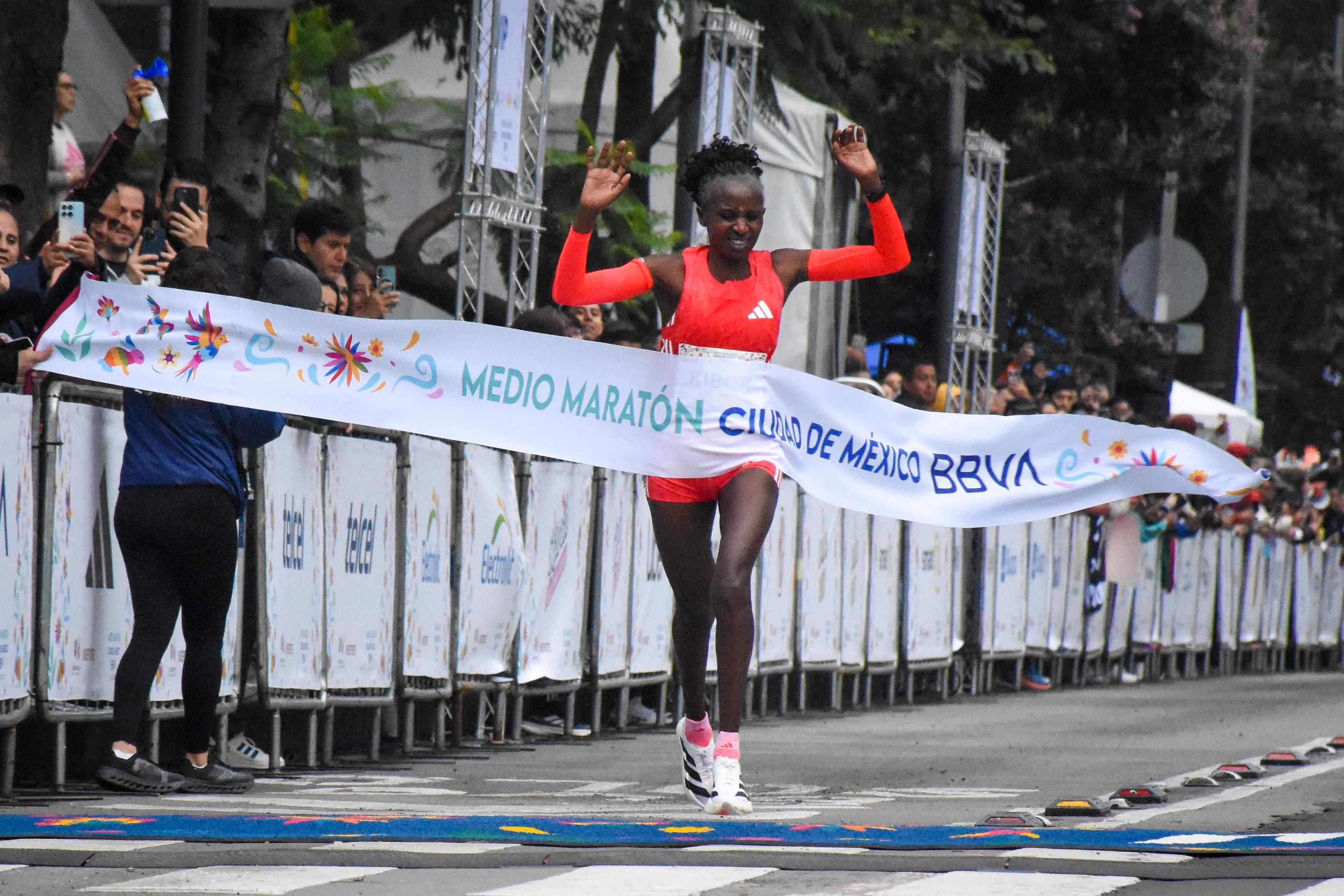 Martín Kiprotich y Marion Kibor conquistan el Medio Maratón BBVA 2025 en Ciudad de México