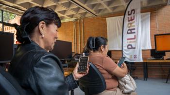 Uber y PILARES lanzan función digital para adultos mayores con 700 viajes gratuitos