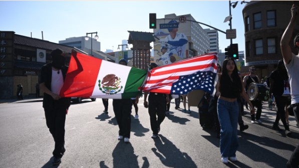 Ley Dignidad 2025 busca otorgar estatus legal a migrantes sin antecedentes en EU