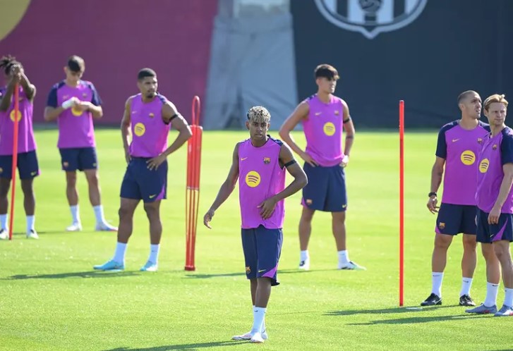 Barcelona aplaza su regreso al Camp Nou y jugará el Trofeo Gamper en el Estadi Johan Cruyff