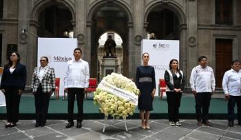 Claudia Sheinbaum conmemora el 153 aniversario luctuoso de Benito Juárez en Palacio Nacional