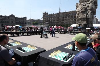 Más de 6 mil personas celebran el Festival del Ajedrez México Tenochtitlan en el Zócalo capitalino