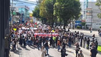 Sheinbaum condena quema de libros en la UNAM y califica los actos como fascistas