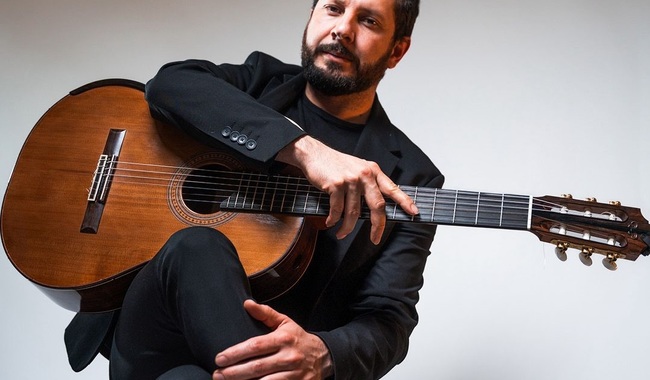 Christopher Avilez ofrece recital de guitarra en Bellas Artes con homenaje a Pedro Ximénez Abril y Tirado