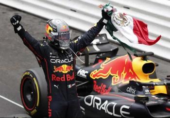Guenther Steiner recomienda a "Checo" Pérez como piloto ideal para Cadillac en Fórmula 1