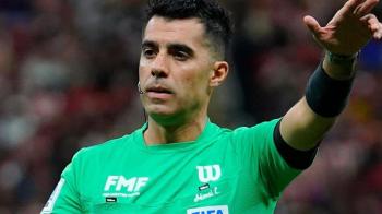 Chivas cae ante León con polémica arbitral; Comisión admite error en el VAR