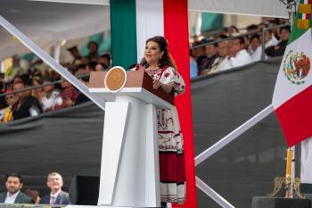 Clara Brugada y Claudia Sheinbaum conmemoran los 700 años de México-Tenochtitlan en el Zócalo