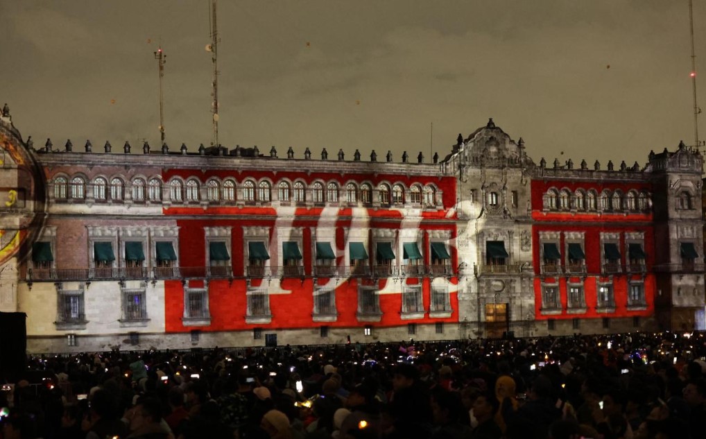 Memoria Luminosa deslumbra a 1.5 millones con historia de México proyectada en el Zócalo