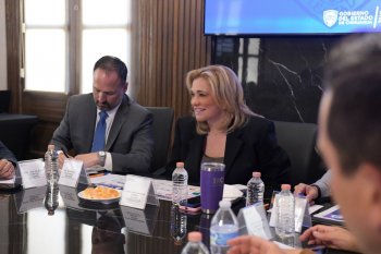 Gobernadora de Chihuahua hace obligatoria la cartilla de vacunación para regreso a clases