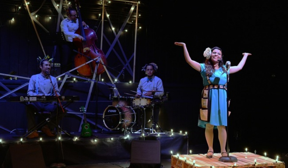 Un swing para insectos celebra la imaginación y la migración con teatro y música en vivo
