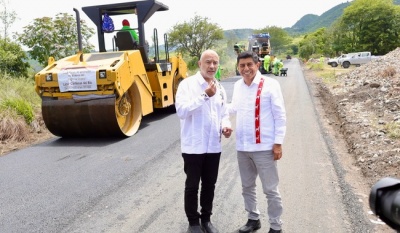 Mejoran más de mil kilómetros de carreteras en la mixteca oaxaqueña con inversión histórica