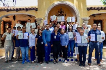 Entregan constancias a primera generación de 'Ellas y Ellos al Volante' en Los Cabos