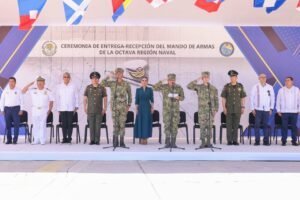 Gobernadora Evelyn Salgado da la bienvenida a nuevo comandante de la Octava Región Naval