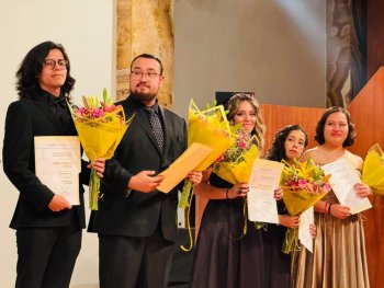 Egresan nueva generación de lauderos en Querétaro, corazón del arte de construir instrumentos de cuerda