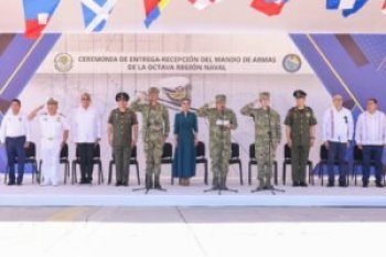 Gobernadora Evelyn Salgado da la bienvenida a nuevo comandante de la Octava Región Naval