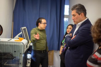 Rector de la UPSRJ recibe a representante de la Embajada de EE.UU. para fortalecer colaboración académica