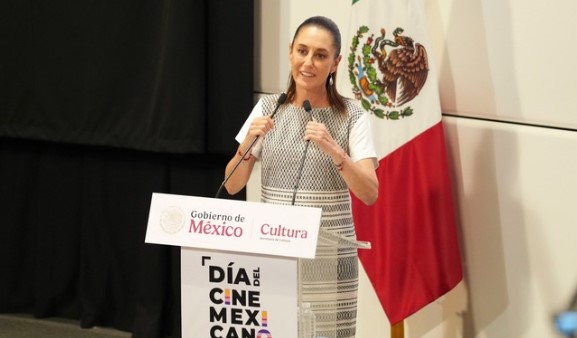 Claudia Sheinbaum inaugura ciclo gratuito de cine en homenaje a mujeres indígenas en Chapultepec