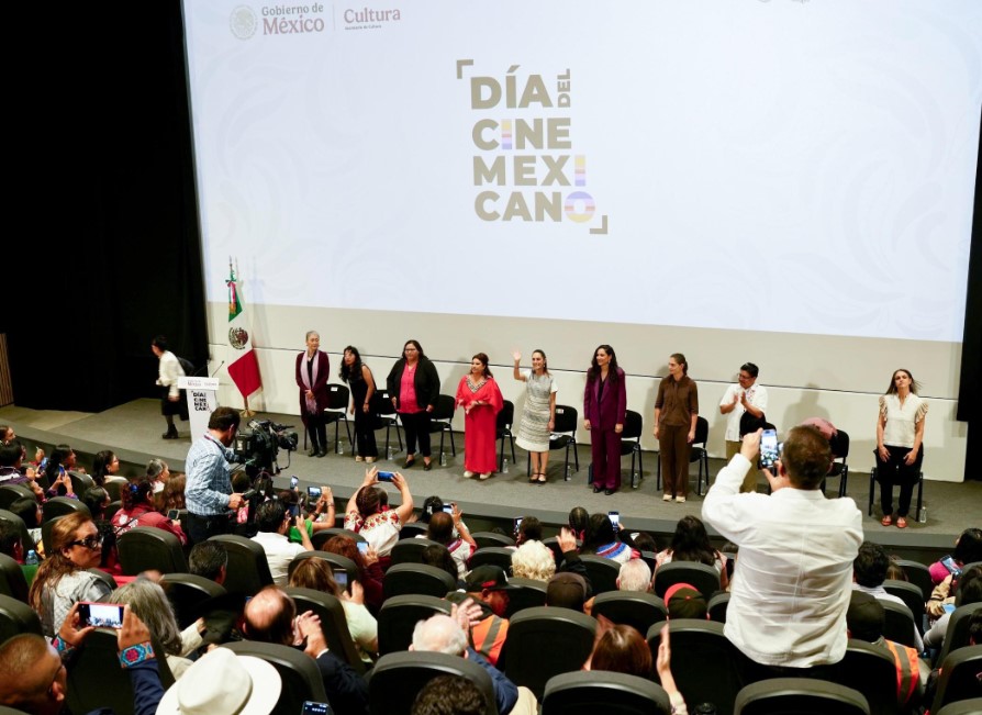 Clara Brugada y Claudia Sheinbaum celebran el Día del Cine Mexicano en la Cineteca Chapultepec
