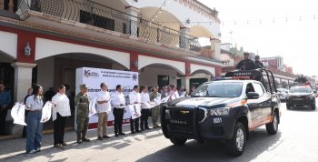 Gobernador Javier May acerca servicios públicos a comunidades de Jalpa de Méndez