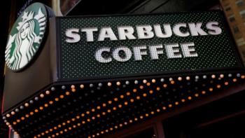Starbucks aumentará 2% el salario de todos sus empleados asalariados en Norteamérica