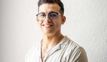 Patricio Alán Sánchez gana el Premio Estatal de Poesía Carmen Alardín 2025 con 'No olvides voltear a ambos lados'