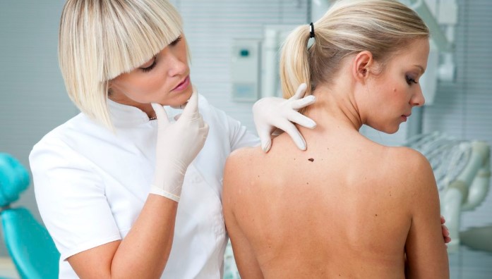 Dolor de espalda persistente podría ser un síntoma temprano de cáncer de páncreas