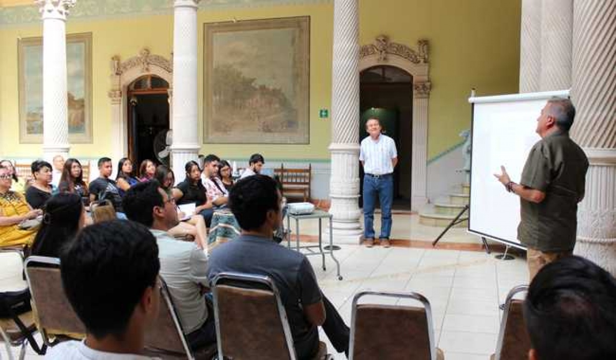 INAH imparte taller de periodismo y patrimonio cultural en Parral, Chihuahua