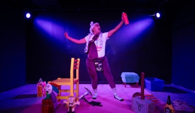 Yo solo quería unas quecas de Doña Pelos: cabaret y ciencia ficción en el Foro Alternativo del Centro Cultural Helénico