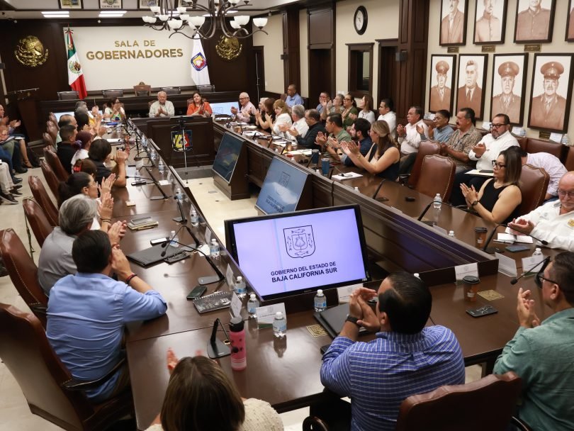 Gobernador de BCS reconoce labor estatal durante huracán Lorena y anuncia programa de bacheo emergente